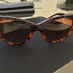 Burberry Sun glasses
